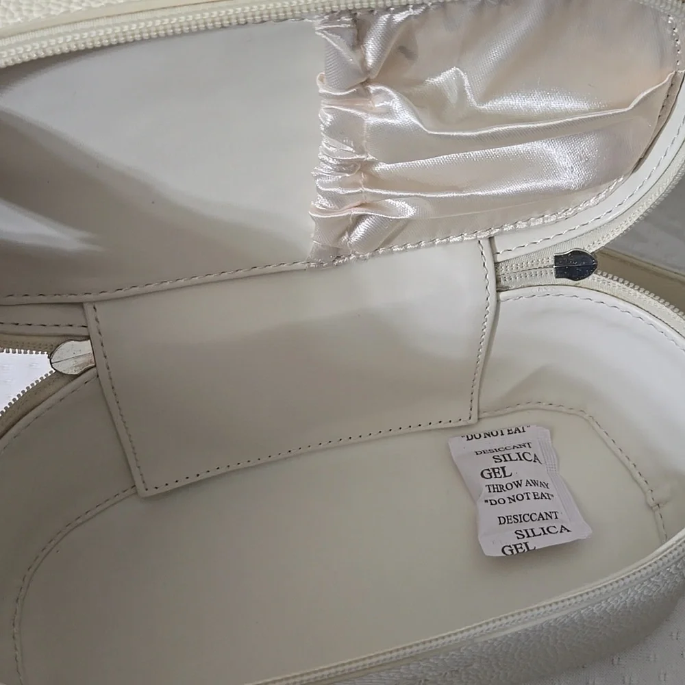 NWOT Impressions Toiletry/Makeup Bags